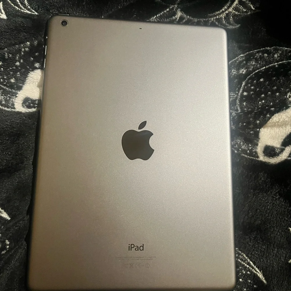 Apple IPad Air Space Gray Model Number A1474 No Cracks